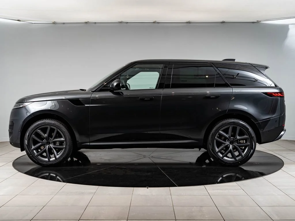 New 2026 Carpathian Grey Land Rover SE image 5