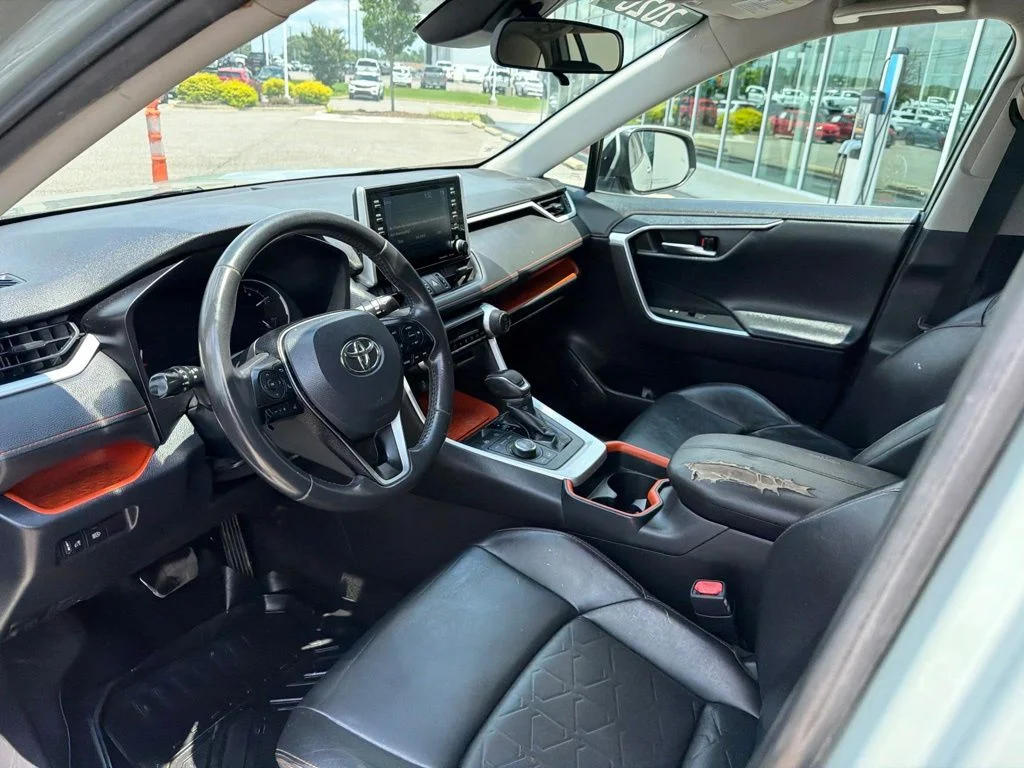 Used 2020  Toyota Adventure image 17