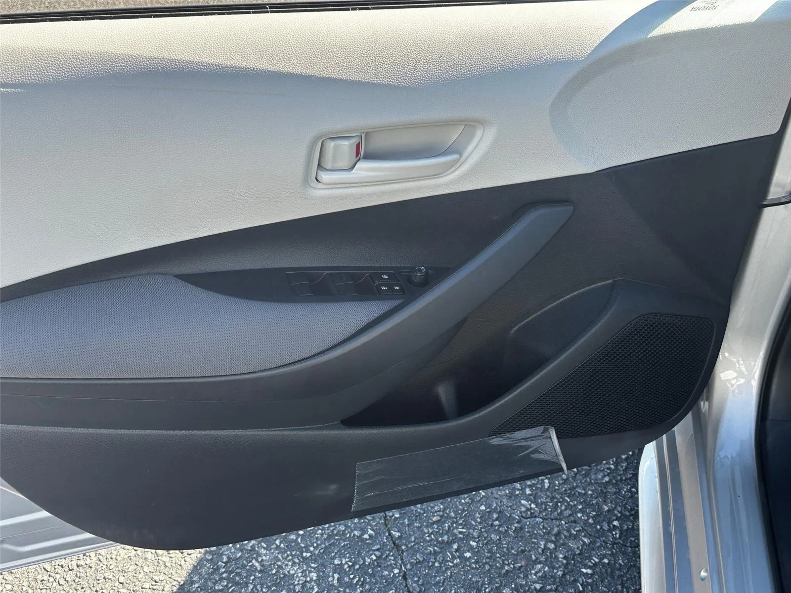 2025 Toyota Corolla LE - Photo 11