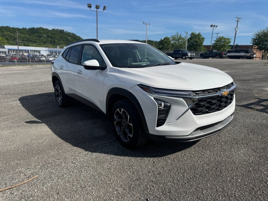 2024 Chevrolet Trax LT's photo