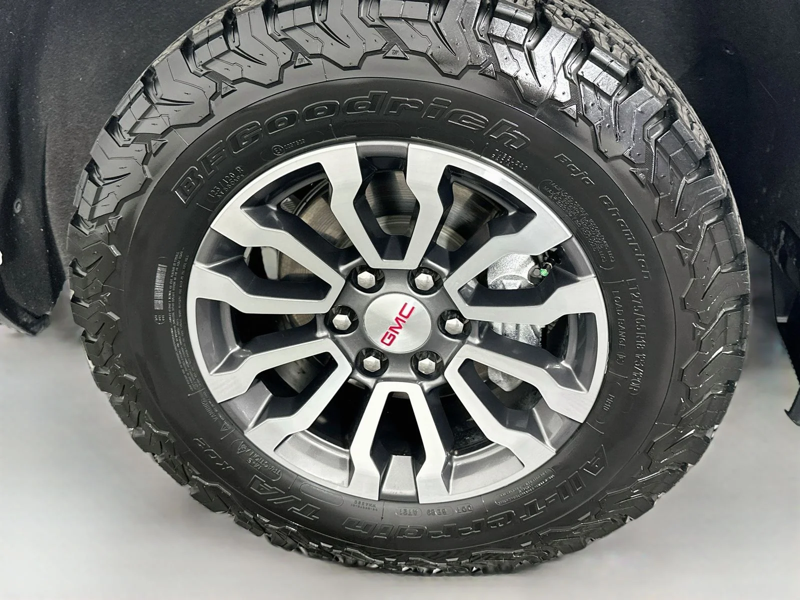 Used 2022 Summit White GMC AT4 image 32
