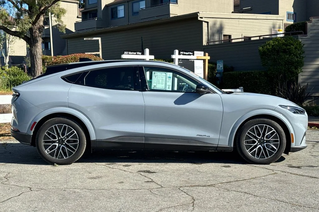 Used 2025 Gray Ford Premium image 3