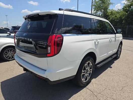 Used 2025 Star White Metallic Tri-Coat Ford Active image 3