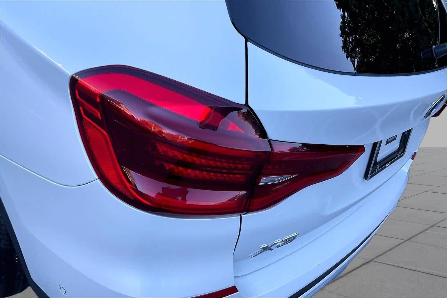 Used 2021 Mineral White Metallic BMW xDrive30e image 27