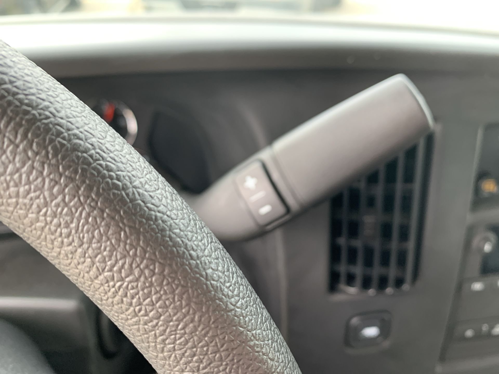 New 2025 Summit White GMC 1WT image 33