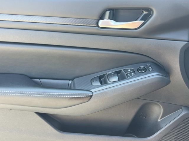 Used 2025 Garnet Pearl Nissan 2.5 SV image 24