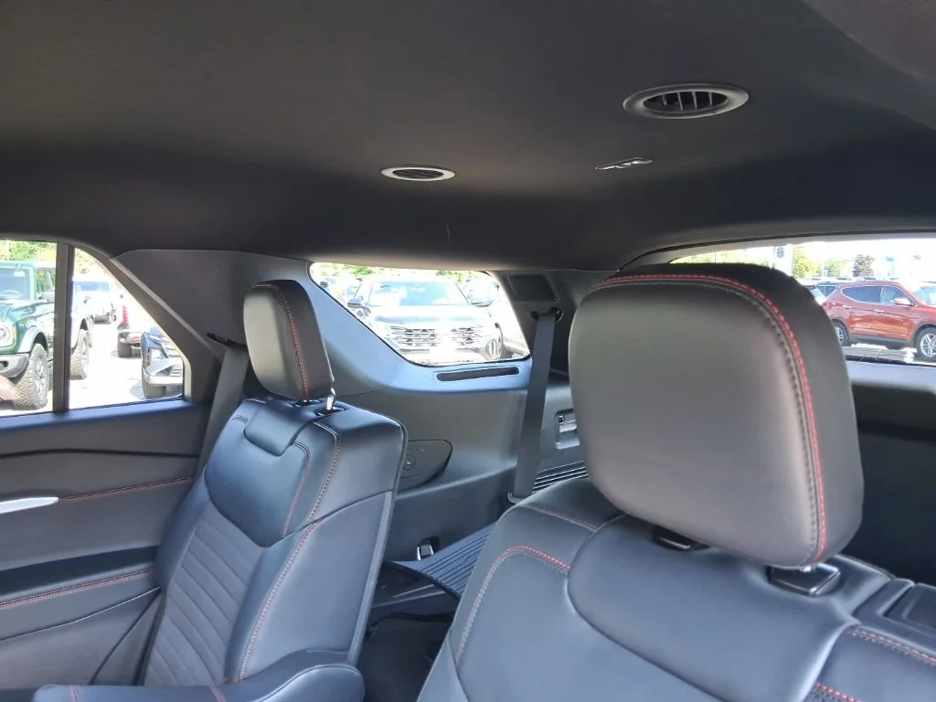 Used 2025 Rapid Red Metallic Tinted Clearcoat Ford ST-Line image 34