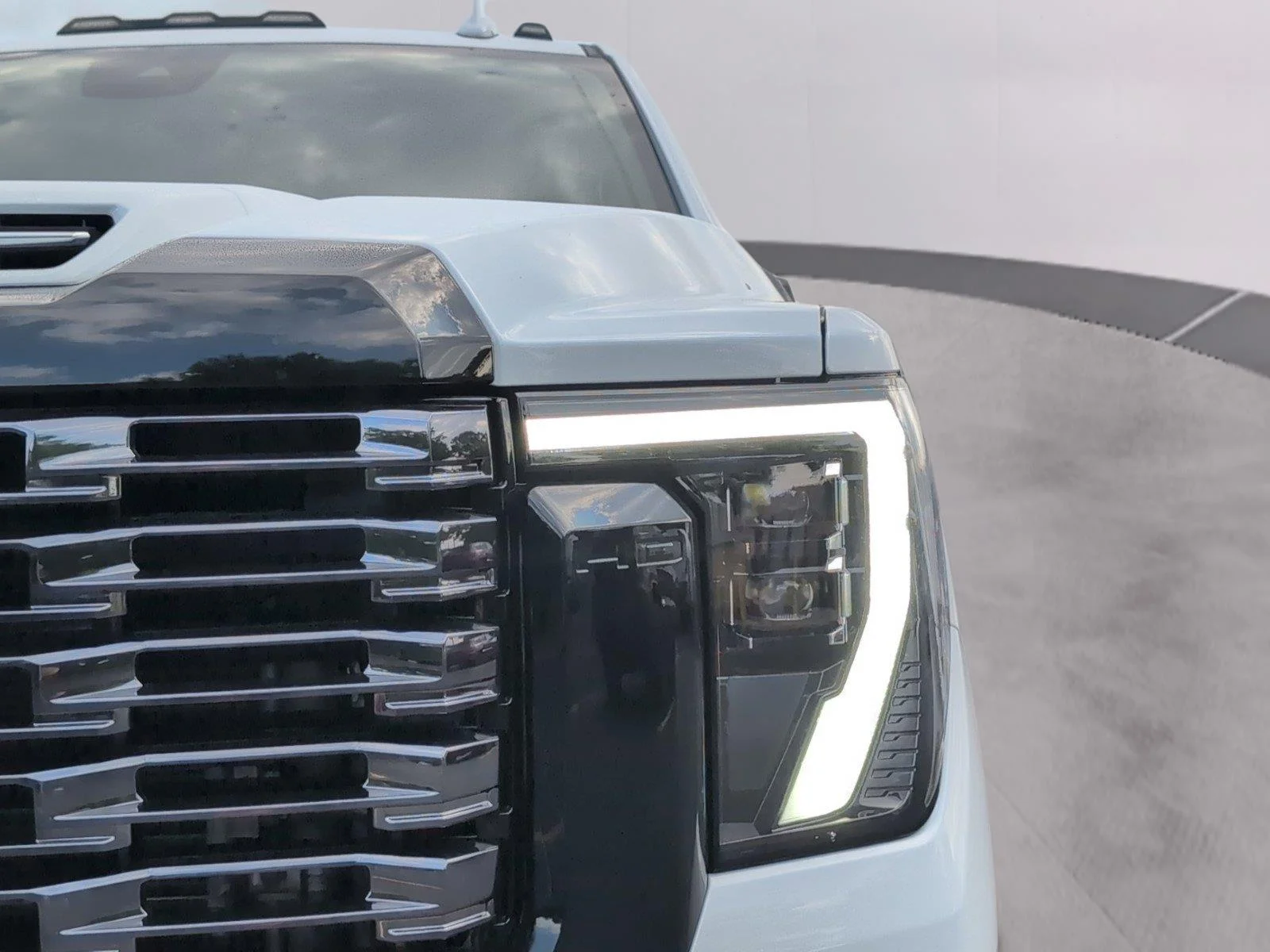 New 2026 Glacier White Tricoat GMC Denali Ultimate image 34