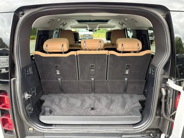 Used 2025 White Land Rover 130 P400 X-Dynamic SE image 19