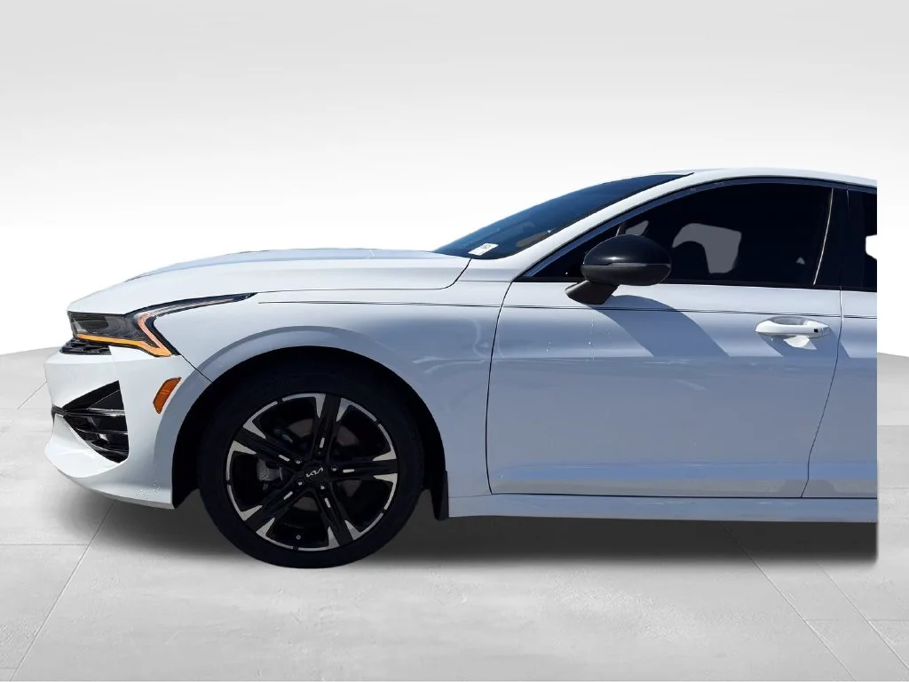 Used 2022 White Kia GT-Line image 24