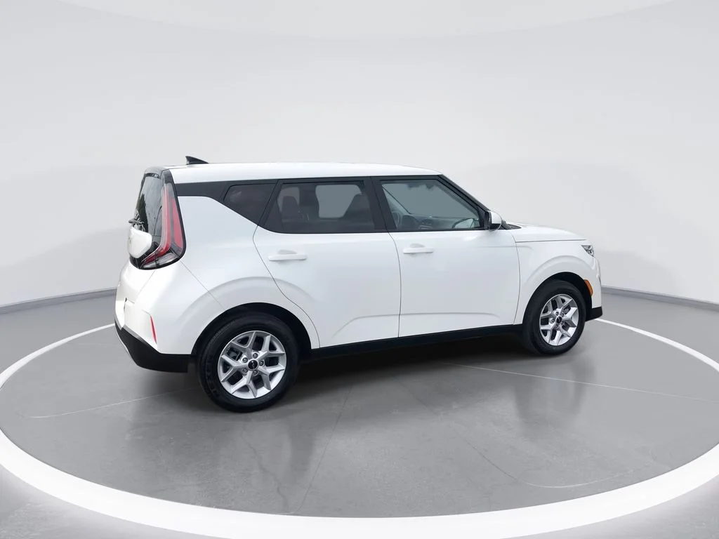 Used 2025 White Kia LX image 8