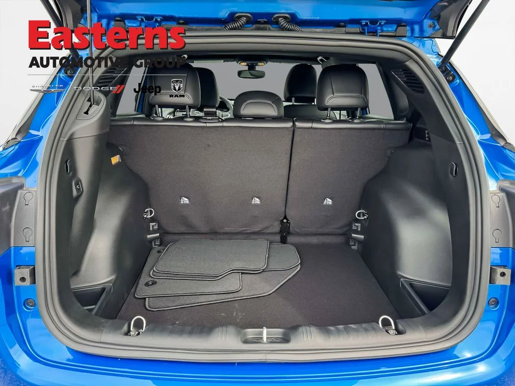 New 2026 Hydro Blue Pearl-Coat Exterior Paint Jeep Limited image 9