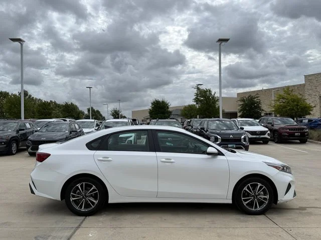 Used 2023 White Kia LXS image 5