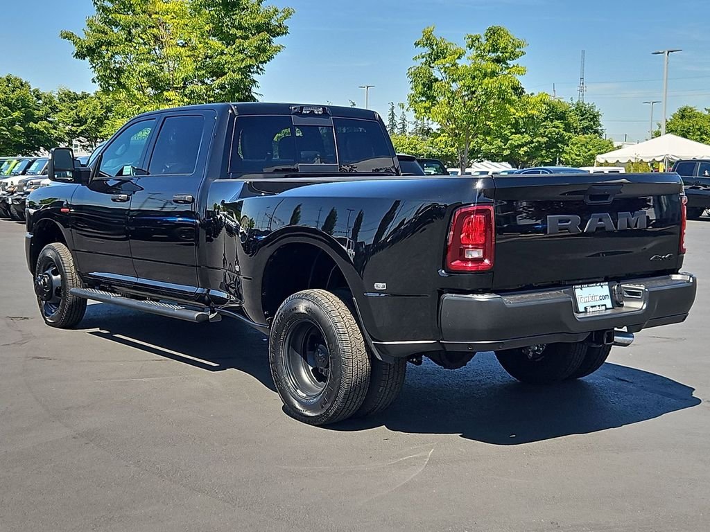 New 2026 Diamond Black Crystal Pearl-Coat Exterior Paint RAM Tradesman image 4