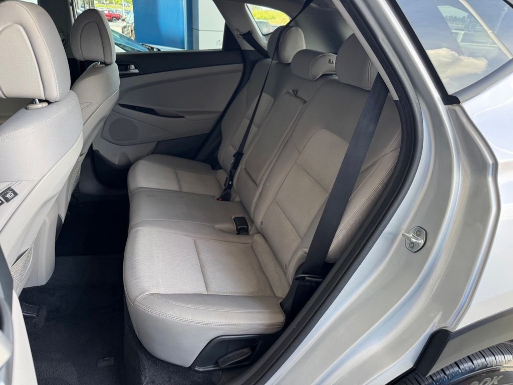 Used 2018 Silver Hyundai SEL image 19