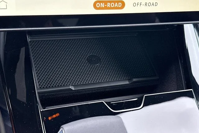 New 2026 Carpathian Grey Land Rover Dynamic SE image 19