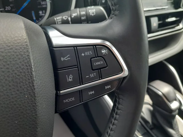 Used 2021  Toyota XLE image 15