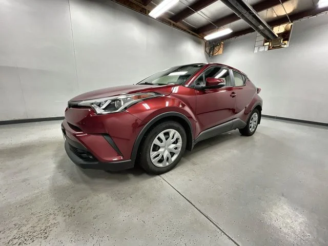 2019 Toyota C-HR LE's photo