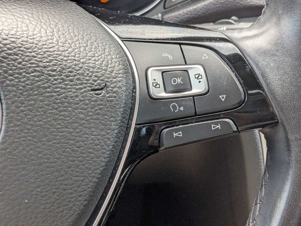 Used 2019 Silver Volkswagen 2.0T Wolfsburg image 27