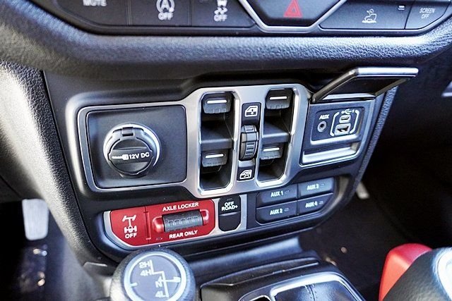 New 2026 Bright White Clear-Coat Exterior Paint Jeep Willys image 32