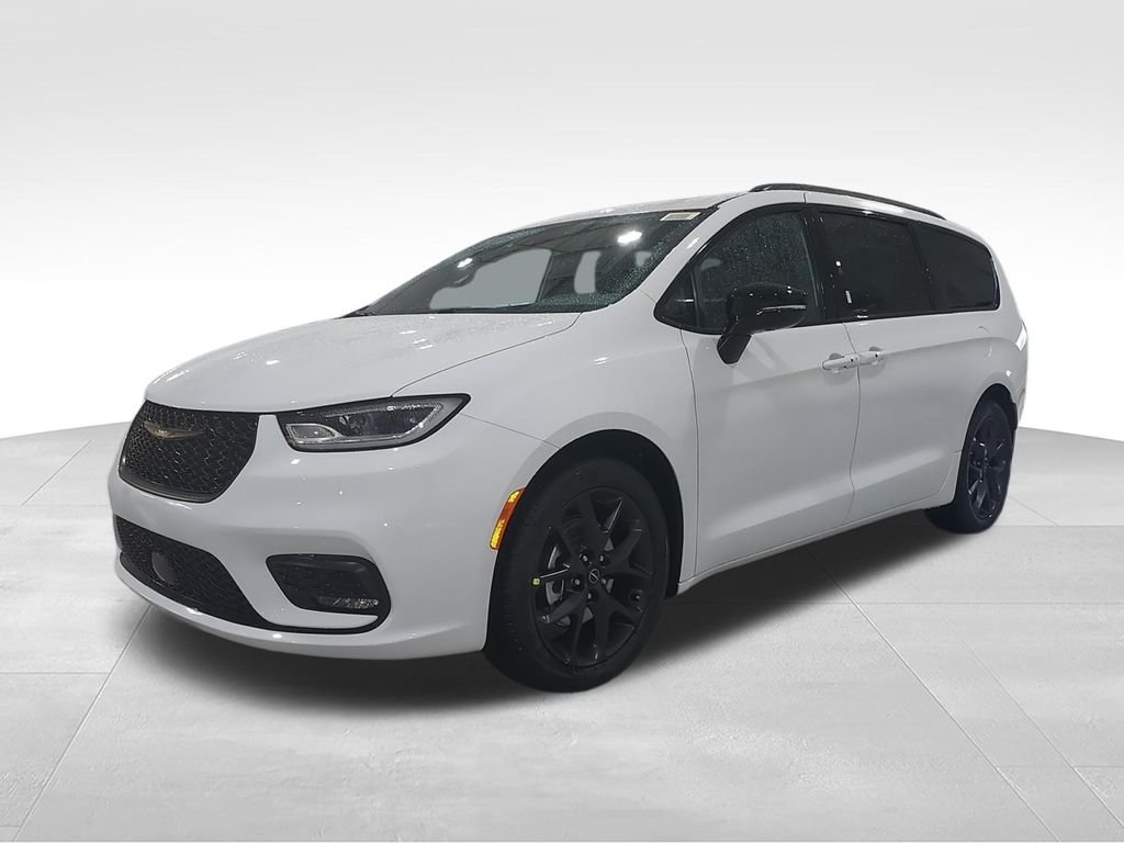 New 2026 Bright White Clear-Coat Exterior Paint Chrysler Limited image 4
