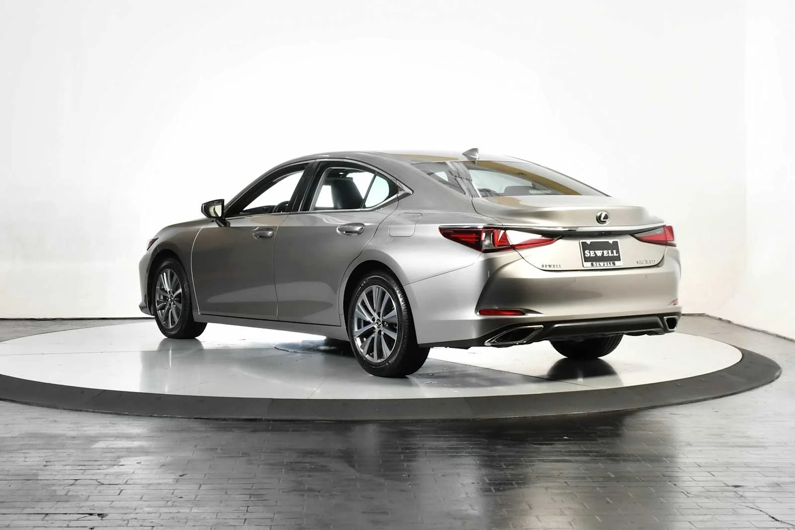 Certified Used 2020 Atomic Silver Lexus  image 4