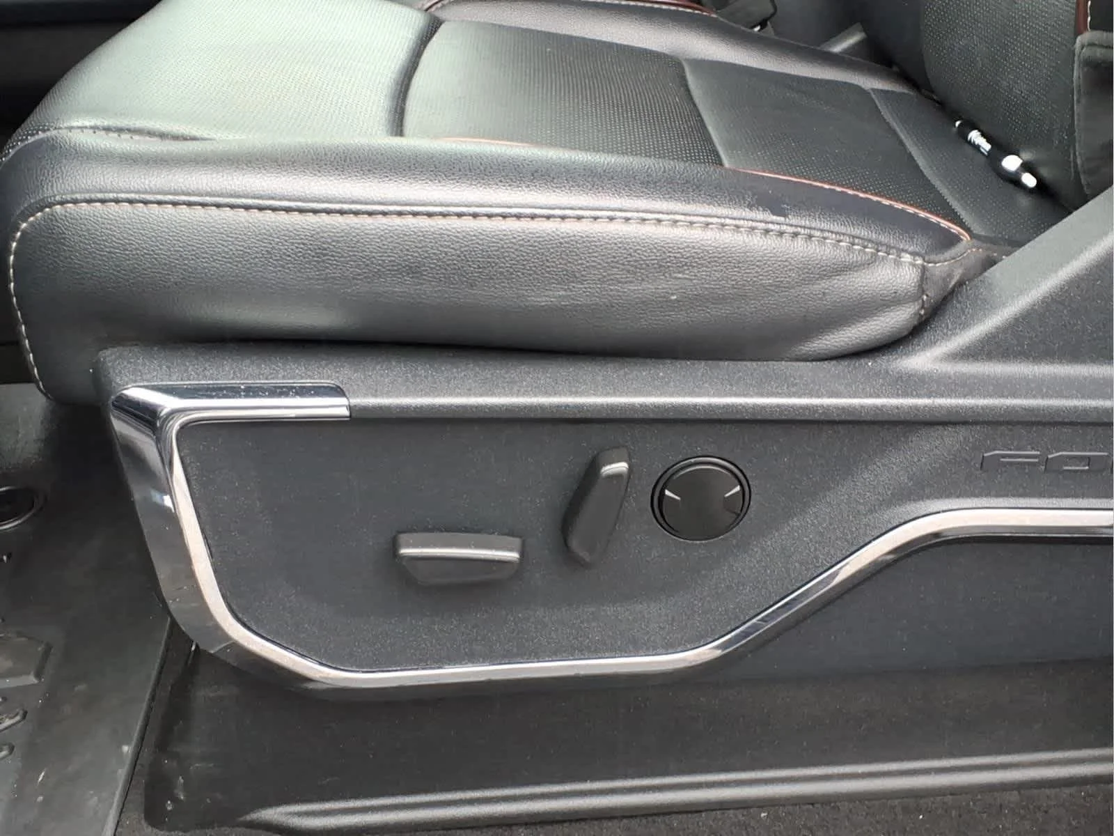 Used 2024 Carbonized Gray Ford LARIAT image 16