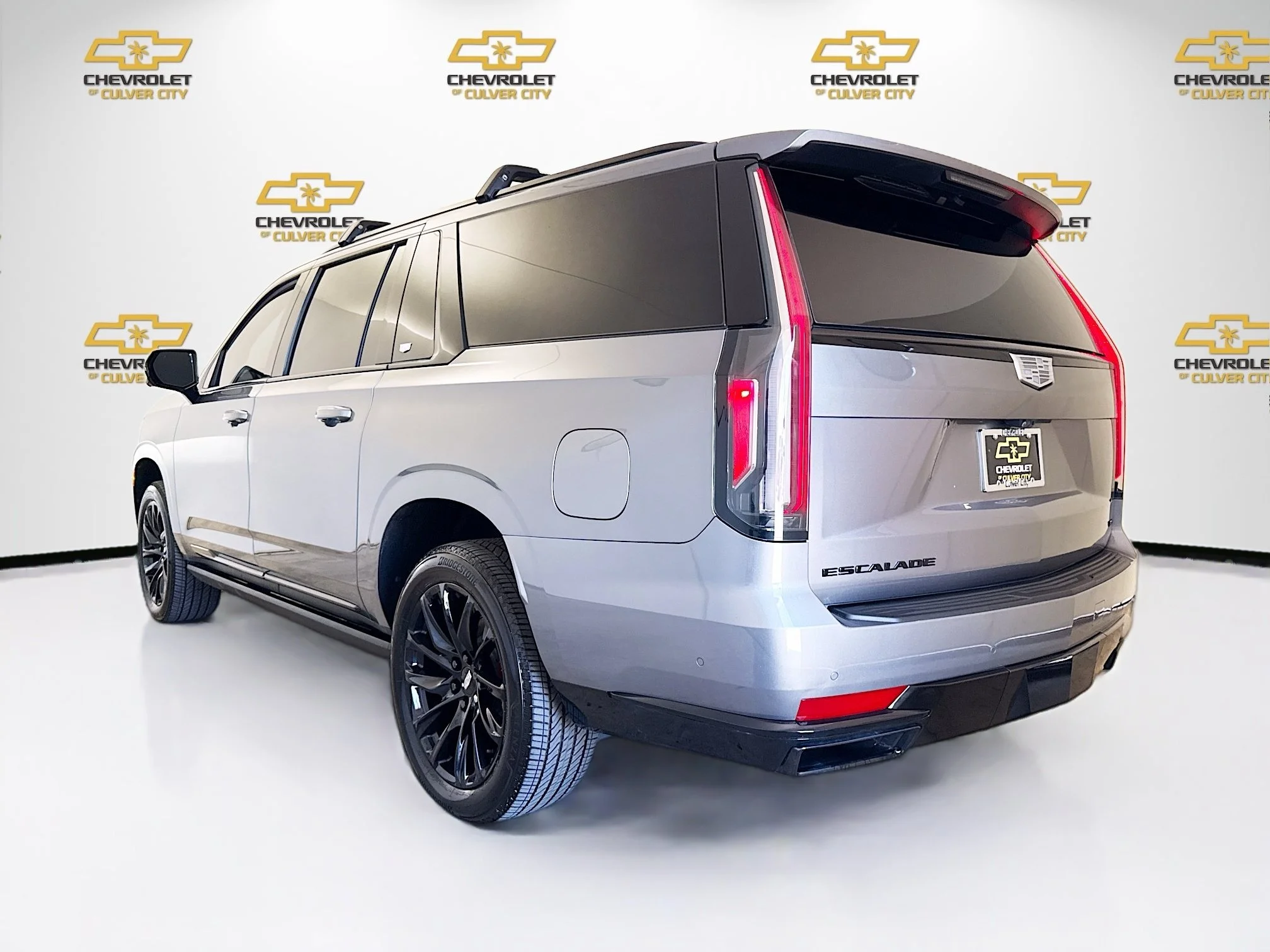 Used 2022 Satin Steel Metallic Cadillac Sport Platinum image 6