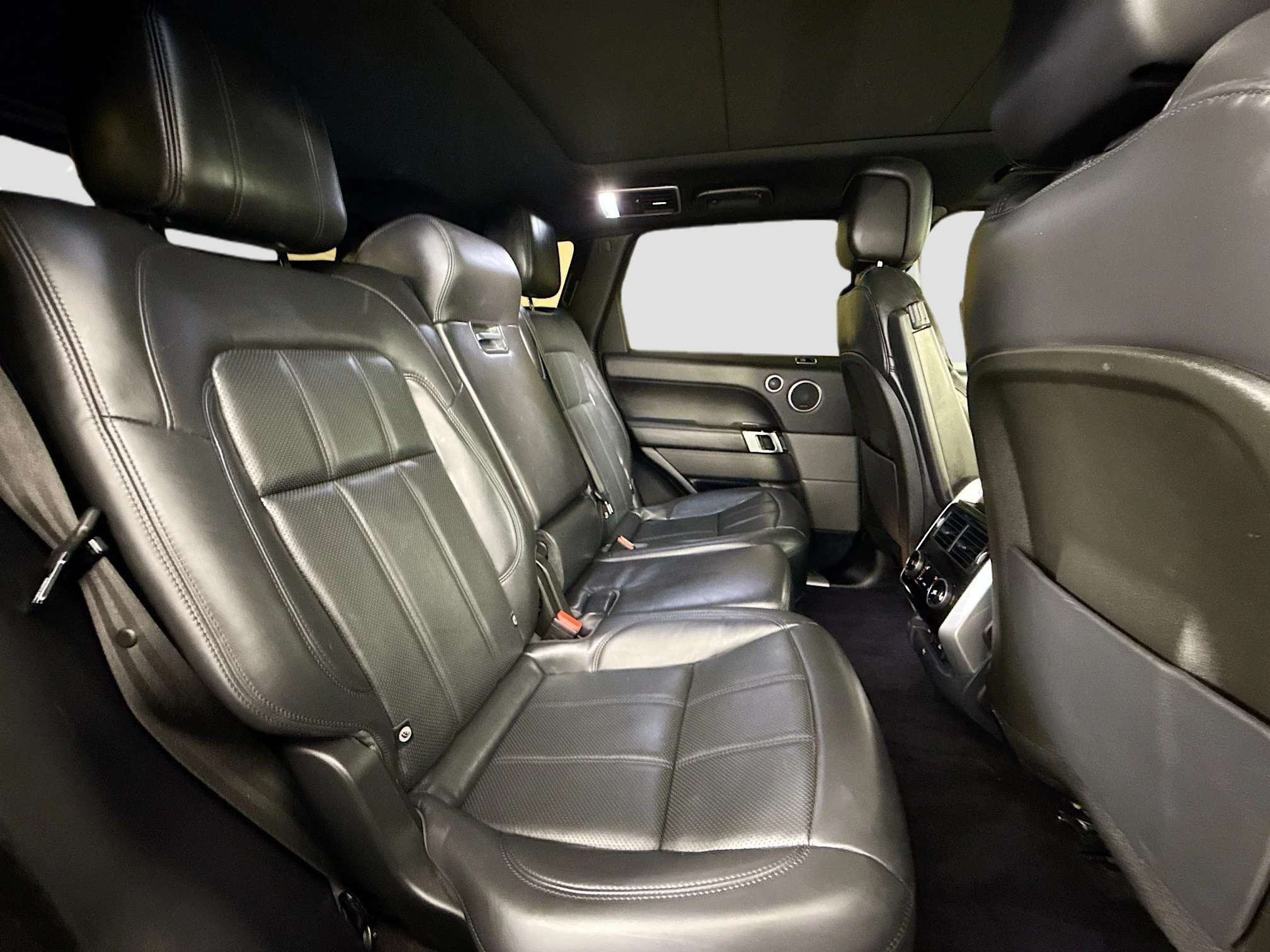 Used 2020  Land Rover HSE Dynamic image 29