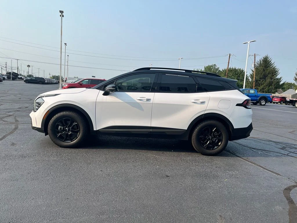 Used 2024 White Kia X-Pro Prestige image 7