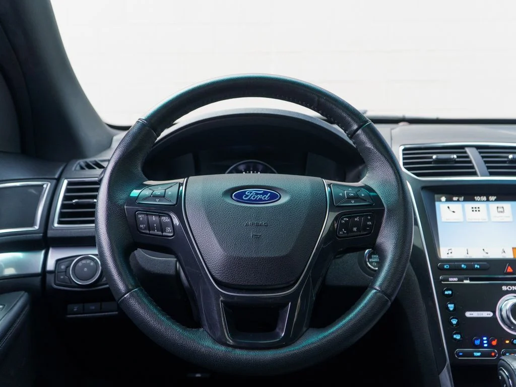Used 2018 Shadow Black Ford Limited image 24