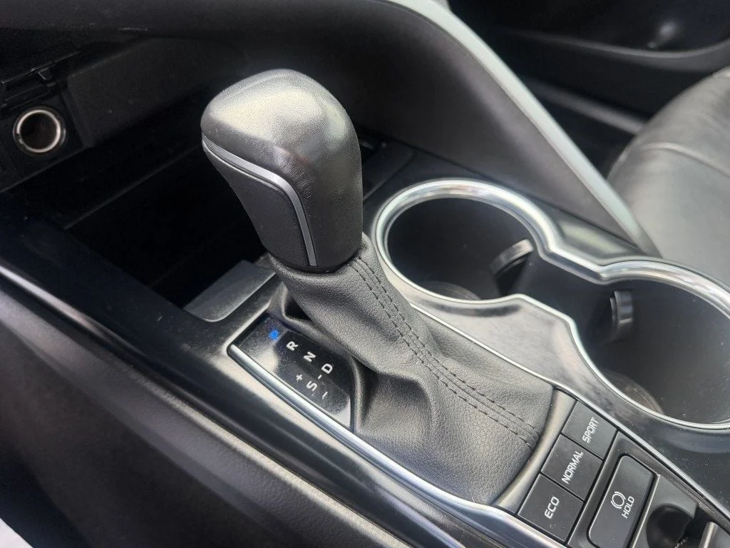 Used 2020 Wind Chill Pearl Toyota XSE Automatic w/ Navigation, Panoramic Roof & Two-Tone Roof image 18