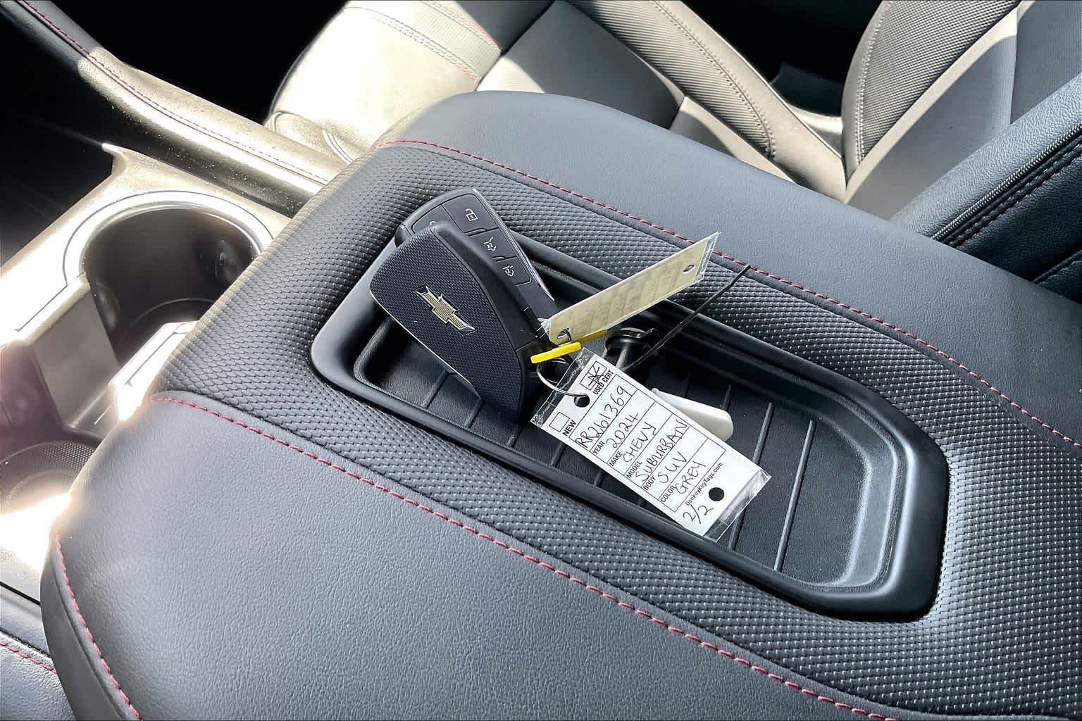 2024 Chevrolet Suburban RST - Photo 14
