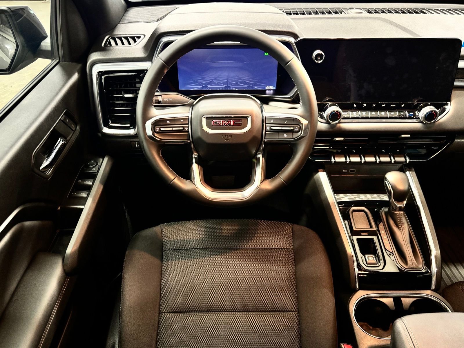 Used 2025 Silver GMC Elevation image 12