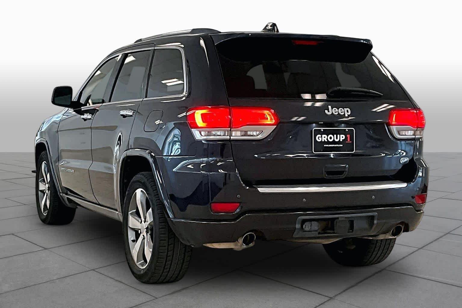 Used 2015 Maximum Steel Metallic Clearcoat Jeep Overland image 9