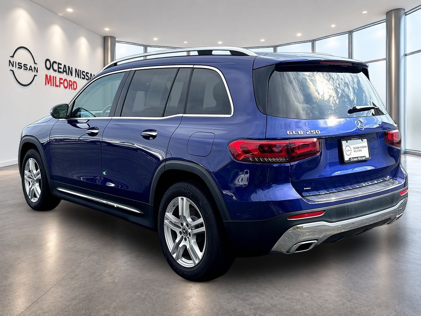 Used 2022 Galaxy Blue Metallic Mercedes-Benz GLB 250 image 7