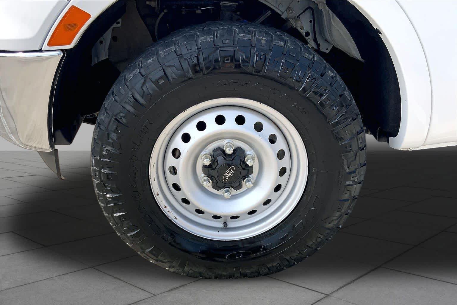 Used 2022 Oxford White Ford XL image 8