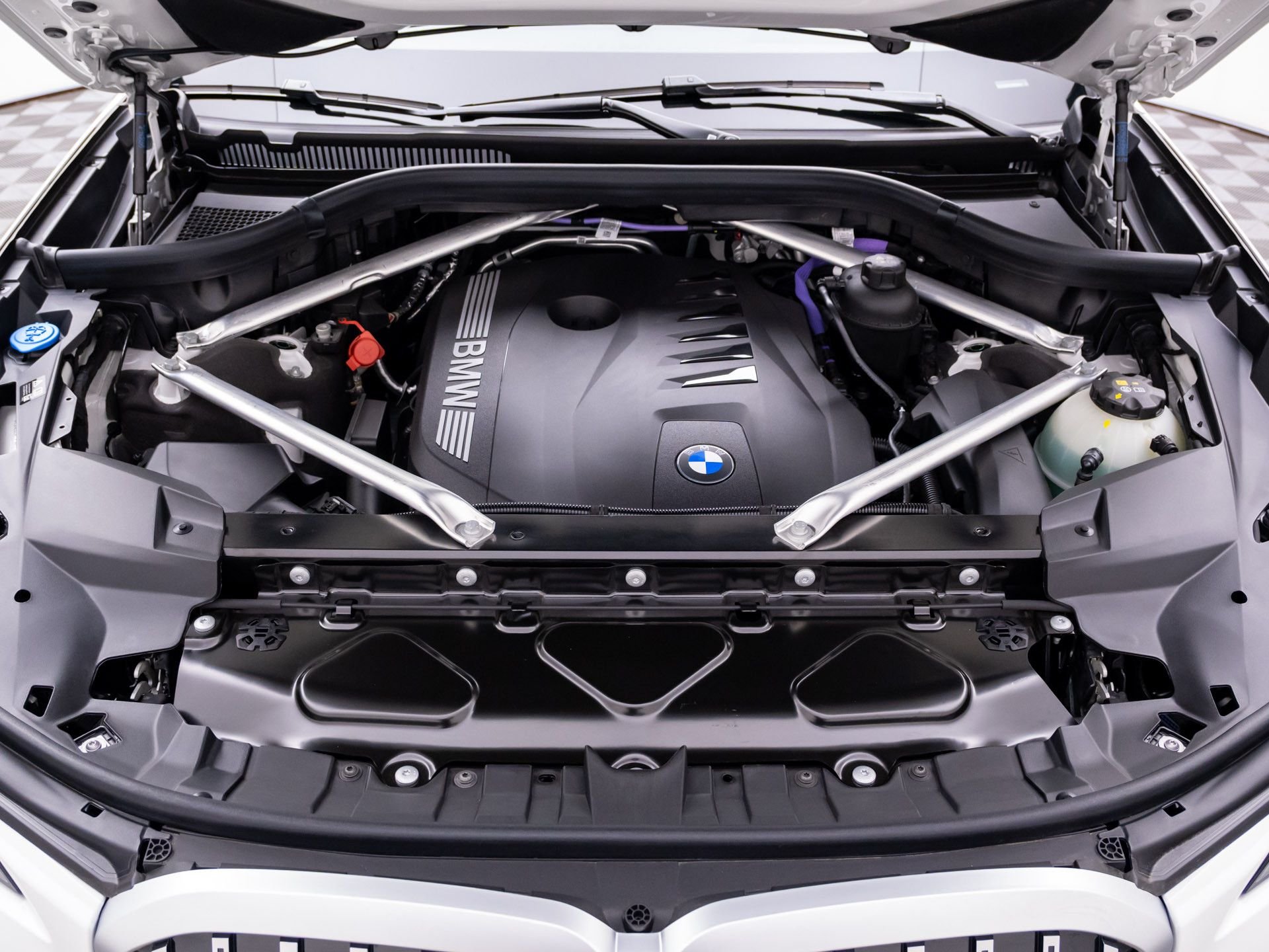 New 2026 Mineral White Metallic BMW xDrive40i image 33
