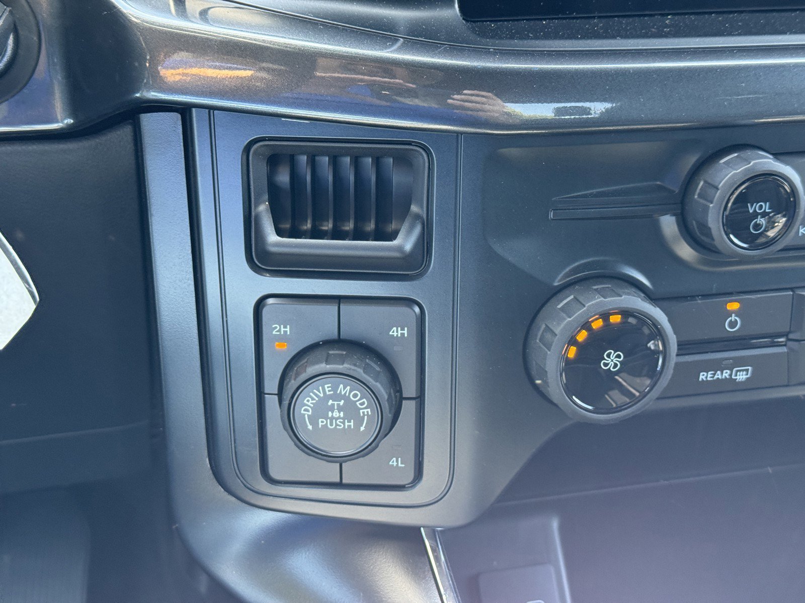 2025 Ford F-150 STX - Photo 18