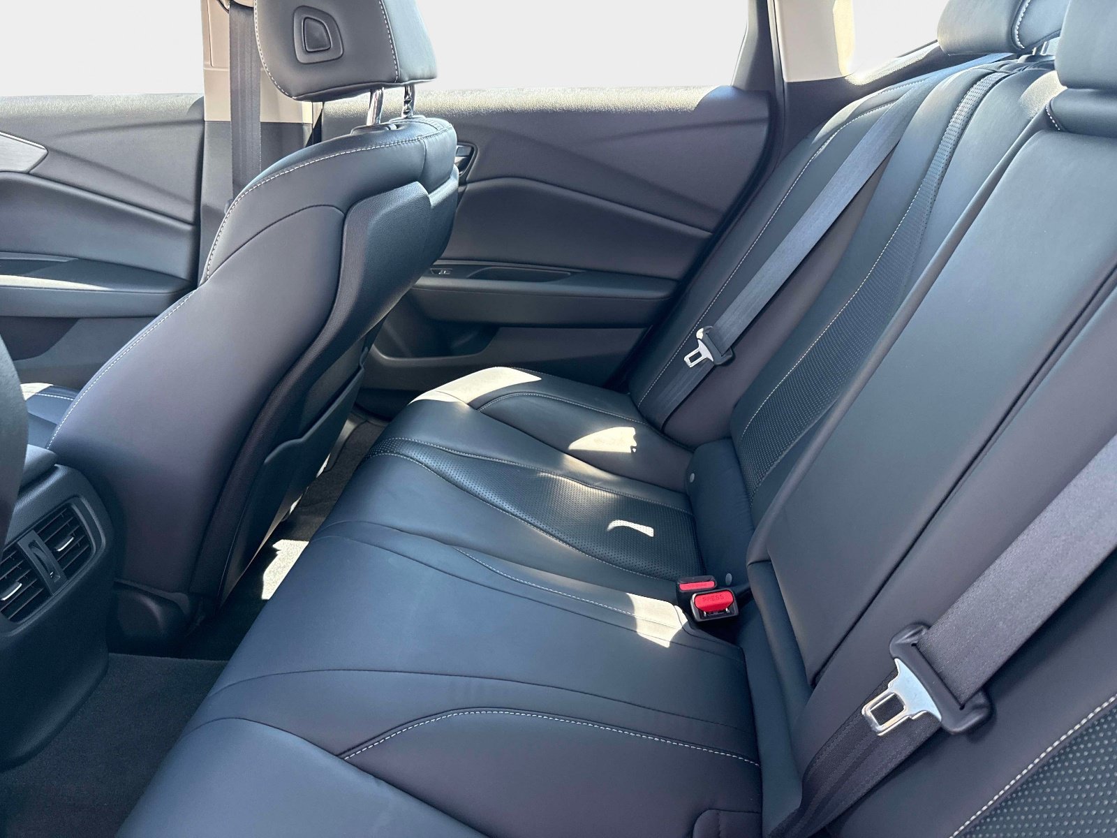 Used 2023 Platinum White Acura w/Technology Package image 12