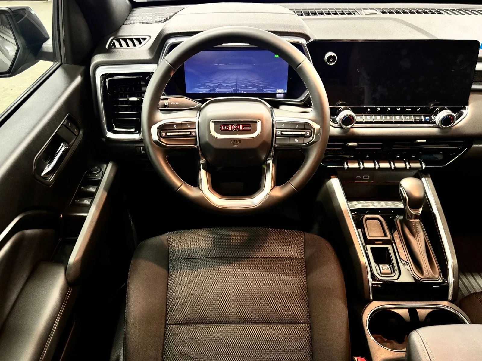 Used 2025 Silver GMC Elevation image 12
