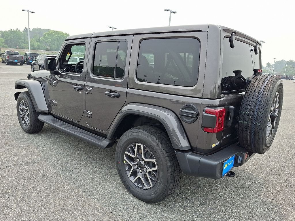 New 2026 Granite Crystal Metallic Clear-Coat Exterior Paint Jeep Sahara image 3