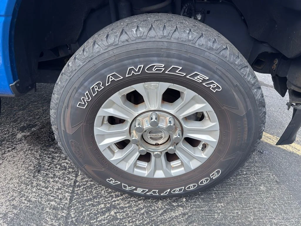 Used 2021 Blue Ford XL image 3