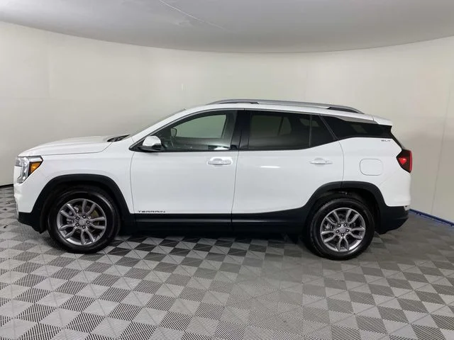 Used 2024 White GMC SLT image 5
