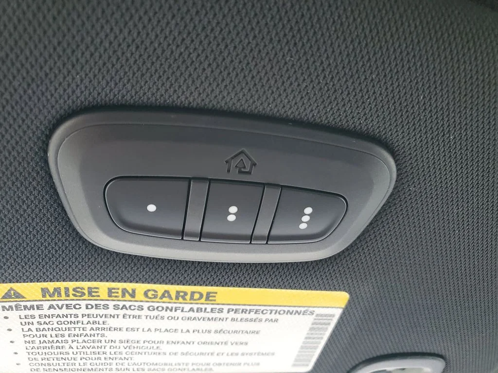 Used 2019 Silver Chrysler Limited image 21