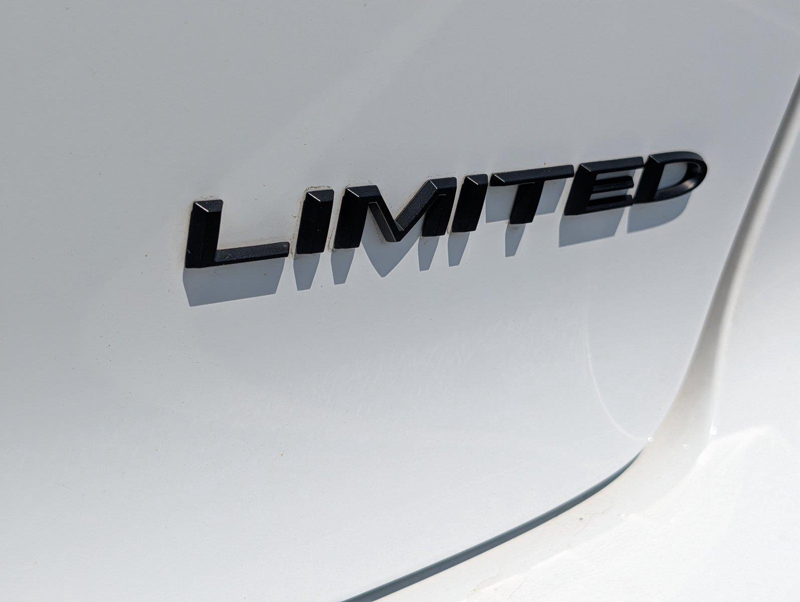 Used 2025 Bright White Clearcoat Chrysler Limited image 35