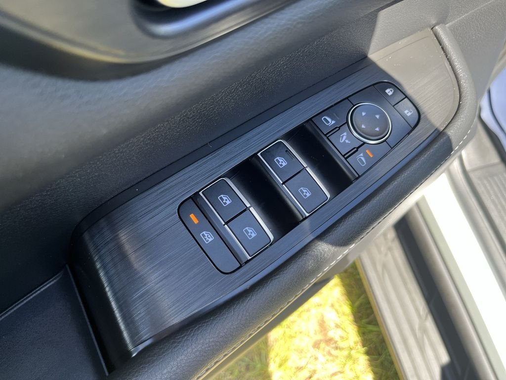 Used 2025 White Nissan PRO-4X image 19