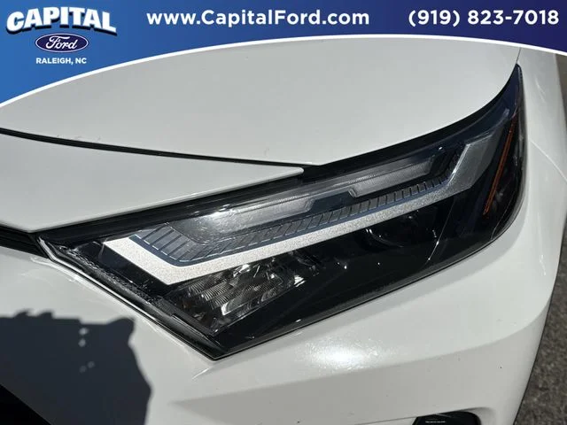 Used 2025 White Toyota LE image 11