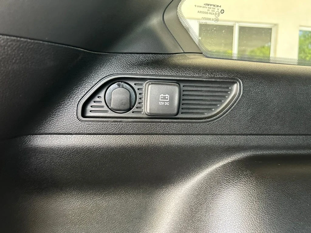 Used 2025 Black Jeep Laredo image 33