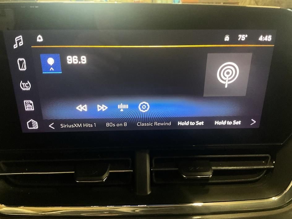 Used 2025 Green Chevrolet ACTIV image 18
